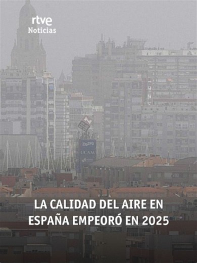 🔸 El calor extremo y el aumento de la movilidad empeoraron la calidad del aire en España en 2025. Según Ecologistas en Acción, casi 33 millones de personas respiraron aire contaminado. Mejoraron los niveles de partículas en suspensión y dióxido de nitrógeno, pero aumentó la contaminación por ozono. #Contaminación #calidad #aire #España #Noticias #noticiastiktok