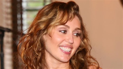 Miley wowed by surprise wedding proposal at fan event