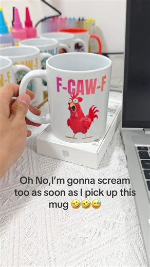 Funny screaming chicken mug😂 #scream #chicken #funnymug #humor