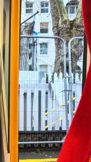 Class 458/5 Doors Closing (458533)