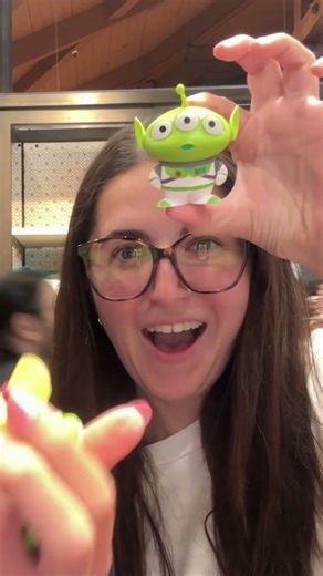 Unboxing Alien Remixes from the new Disney Blind Box Store 😍💚 Store US #toystory #greenalien