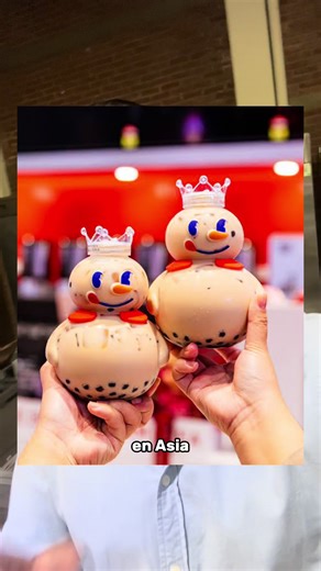 Llegó a México la cadena que le quitó el trono a McDonald’s… en número de sucursales. Mixue nació en China en 1997 como un pequeño puesto de hielo raspado y hoy tiene más de 50,000 sucursales en el mundo, convirtiéndose en la cadena de comida con más locales del planeta. Su secreto: franquicias fáciles de replicar, precios bajos y un menú simple de helados y bebidas dulces que vende en volumen. Ahora la marca empieza su expansión en América Latina y México está en su radar, demostrando que en la