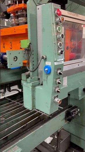 Uniloy Model 250 R1 (4) Head Blow Molding Machine #blowmoldingmachine #machine #plasticmachine