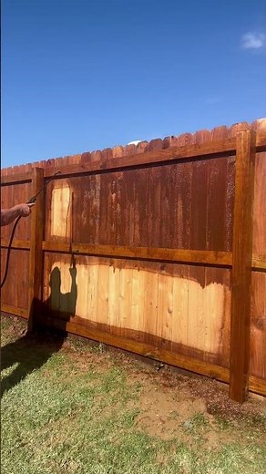 Staining a fence with a pump sprayer #fencecartel #fencestaining