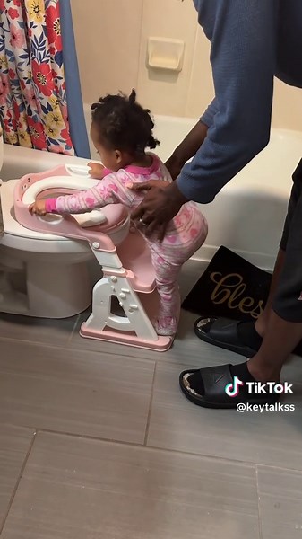Teaching Our Toddler How to Use Her New Potty | Potty Training Part 2 🚽💗 #pottytraining #toddlerlife #momsoftiktok #gentleparenting #momvlogs