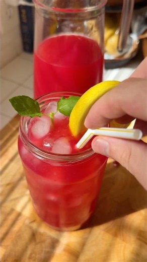 Homemade Pomegranate Mint Lemonade 😁