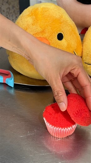 44K views · 117 reactions | Elmo Cupcakes! Elmo says… eat me ❤️ | Chefclub Network Kids | Facebook
