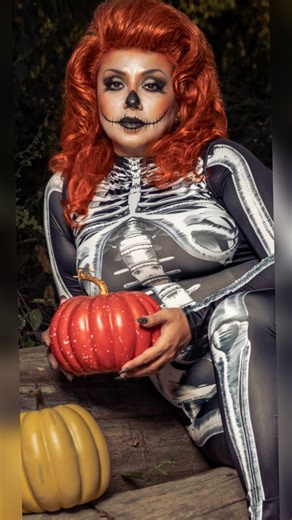 What a busy #spookyseason ! I have been blessed to work with some absolutely amazing creatives over the last 2 months. So thankful for all of the art we created. 🙏🏼 #worklife #model #sfxmakeup #makeupartist #props #art #artistsoftiktok