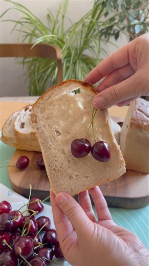 No sourdough, no instant yeast. Fruit yeast sandwich bread 🍞 (full video posted 🤍) #bread #baking