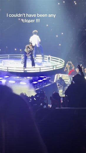 This man so beautiful yall it dont make no sense !!! He’s really the 🐐fr this is the best CB concert ive been to hands down!! #1111tour #chrisbrown #soloconcert #greatvibes #fansince05 #ilovethisman