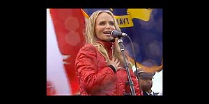 Watch Kristin Chenoweth Sing the National Anthem at the Giants vs. 49ers Game