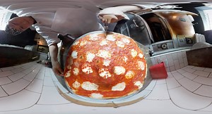 What’s your fave pizza place in NYC? Drool over these 3 famous pizzerias in 360! 🍕🍕🍕 | Food Network