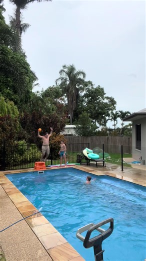How to Ball Pop in Water: The Biggest Manu Experience