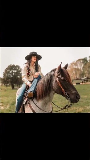 A fun session with Danielle and Chexy! #equinephotographer #westernfashion #horses Danielle White