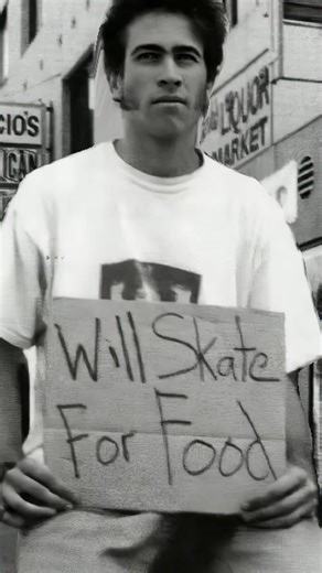 Before Hollywood, Jason Lee Was a Skateboarding Legend Before becoming Earl Hickey on My Name Is Earl or Brodie Bruce in Mallrats, Jason Lee was dominating the skate scene. Rising to prominence in the late 80s and early 90s, Lee co-founded Stereo Skateboards and helped shape street skating culture. This clip from the 1991 skate video Video Days, directed by a then-unknown Spike Jonze, captures Lee at his peak — raw, fearless, and full of energy. Long before the cameras of Hollywood, he was alrea