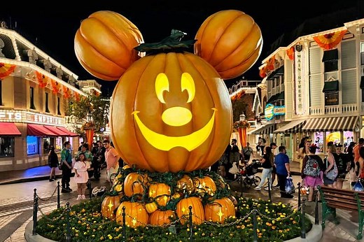 Our Spooky-Good Guide to Disneyland Halloween Time 2026