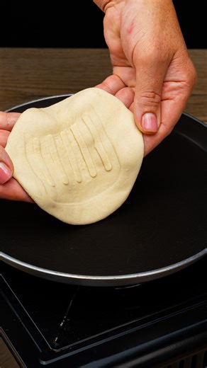 18K views · 132 reactions | A famous recipe that sells 1000 pieces a day in a restaurant in Turkey Ingredients water: 400 ml (14 fl oz) salt: 10 g (0.4 oz) butter: 200 g (7.1 oz) flour: 250 g (8.8 oz) OVER MEDIUM FIRE: 25 MIN tomatoes: 3 pc pesto sauce: 25 g (0.9 oz) Sauce mozzarella: 1 pc arugula: 30 g (1.1 oz) | Cookrate | Facebook