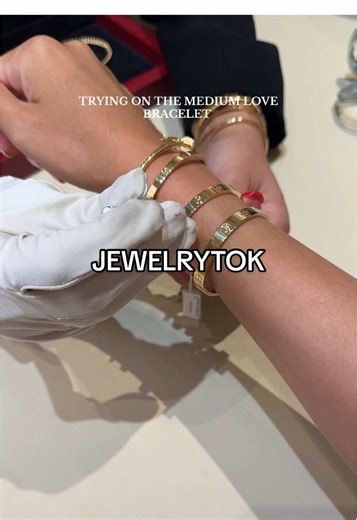 Trying the medium @Cartier love bracelet! Honestly the perfect in between size 🙌🏼 My Cartier girl @Natalya ♥️ #cartier #cartierlove #cartierfamily #cartierlovebracelet #cartierbracelet