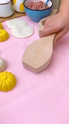 Wooden Cookie Mold: How to Use & Tips for Baking