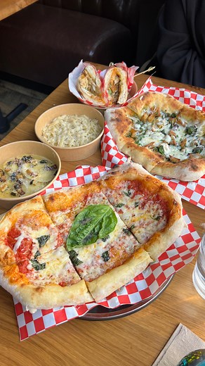 @sera.chicago Chicago’s newest & exclusive authentic Italian pop up is only open once a week, and you don’t want to miss it!🍝🇮🇹 ✨Currently located in @kama.wickerpark, only open on Mondays from 12pm - 9pm serving up Roman style dishes perfect for sit down or grab & go! ✨Founded by two friends who met in fine dining, Sera offers authentic Roman style eats, handmade pastas, & homemade gelato 🫒Chef Paole comes straight from Italy, bringing along the olive oil his family produces! @italoil4you ❕