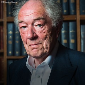10K views · 174 reactions | His passion was theater and movies. But a terrible condition would slowly take him away. Michael Gambon had issues remembering his lines. And during his last years he had to make a difficult decision. Follow us on our YouTube channel: https://bit.ly/yt-upsoclicons | Icons + | Facebook
