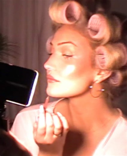 Girly vintage photoshoots ✨ Model: Mille from @shesbecoming_thepod 🤍 #vintagephotoshoot #camcorder