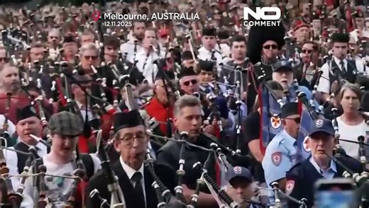 À Melbourne, des joueurs de cornemuse établissent un record mondial en jouant AC/DC
