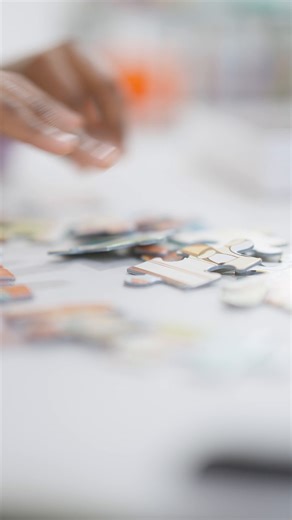 Brain Treatment Center Portugal on Instagram: "Dia Mundial do Puzzle ⠀⠀⠀⠀⠀⠀⠀⠀⠀⠀ Hoje celebramos o poder dos puzzles! Mais do que entretenimento, são ferramentas cruciais nas nossas terapias. Ao encaixar cada peça, trabalhamos a motricidade fina, estimulamos a concentração e desenvolvemos o raciocínio lógico. Além disso, são excelentes para a perceção visual e para ensinar a gestão da paciência. Cada puzzle concluído é uma vitória na autonomia da criança! 🏆 ⠀⠀⠀⠀⠀⠀⠀⠀⠀⠀ 💡 Dica: Facilita a tarefa 