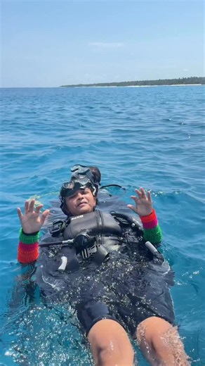 ✨ First ever scuba dive experience! 🌊 Dived 12 meters deep — can’t put into words how magical it felt 💙 In Lakshadweep, one of India’s top 3 scuba diving spots! 🤿 As a non-swimmer, I was scared at first, but after the practice & guidance, it turned into a dreamy underwater world — colorful corals, unique fishes & pure calm vibes 🐠🌴 💸 Scuba starts from ₹3500 near Agatti Island — also don’t miss Minicoy, Kavaratti & Bangaram for the best dives! . . [ scuba diving in India, best scuba diving,