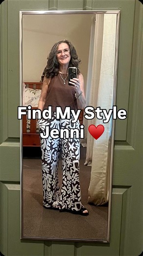 Sarah Strozkiy | Brisbane Personal Stylist | Today we’re spotlighting Jenni from The Seasonal Style Club. She’s rocking a chocolate-brown top with bold, black and white wide-leg... | Instagram
