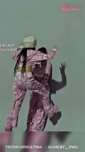 BTS in TWICE’s studio Choom performance!