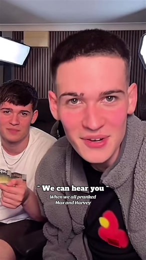 Pranking Max and Harvey: A Hilarious Livestream Moment