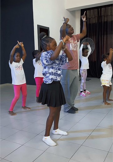 Tous les mercredis avec nos enfants de 3 à 6ans. Contactez-nous au 53418000 poir plus d’infos #pourtoi #fyp #foryou #cotonou229🇧🇯 #fusionstudiocotonou #coursdedanse #courseedansecotonou