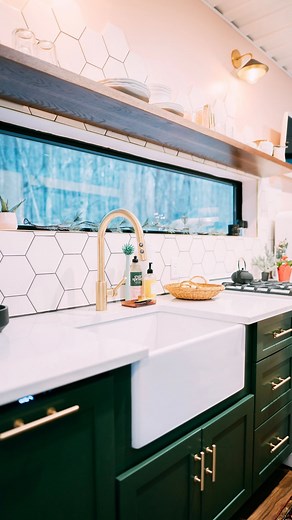 Box Hop on Instagram: "One our most asked questions about The Boho is “How much did it cost to build?” The Boho was built using two 40ft containers, features one bedroom and one bathroom. The total cost to build, not including land was $165,000 in 2019! Keep in my mind the prices for just about everything has gone up since then. Also container homes can be built for less depending on your preferences and how much work you’re willing to take on. For us we really wanted to create a relaxing and we