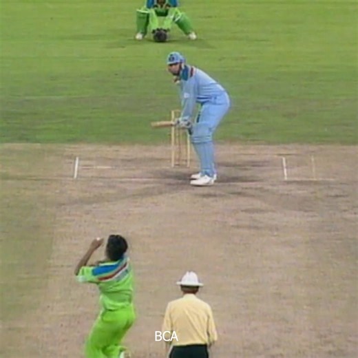 Wasim Akram Two Most Amazing Reverse Swing Deliveries Showing His True Class - Analysis