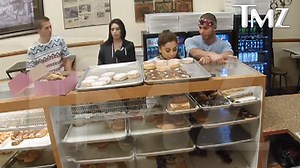 Ellie Kemper: Ariana Grande’s doughnut apology ‘made things worse’