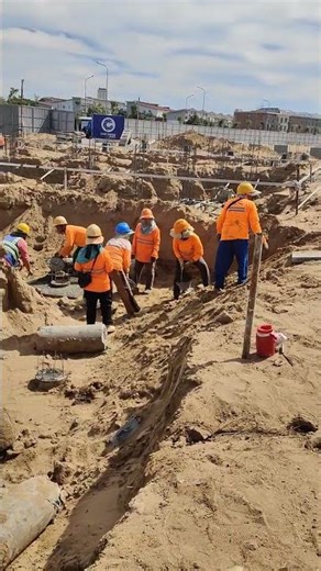 Manual Lean Concrete Pouring for Building Footings