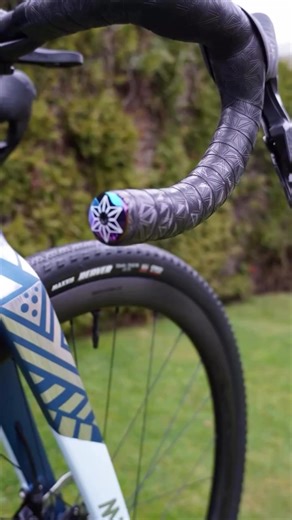 🌄🚴‍♂️ Gravel Bike Adventure with the Elves Mori Aerox — Let the Fun Begin! From smooth tarmac to wild gravel trails, the Mori Aerox is built to explore without limits. Lightweight carbon, stable handling, and all-terrain confidence — every ride becomes a new adventure. Dust on your tires, wind on your face, and endless smiles along the way. Adventure isn’t just a ride — it’s a lifestyle. 📩 Custom build yours with us today and start your gravel journey! #moriaerox #GravelAdventure #HaveFunRidi