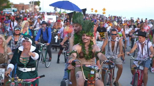GOTTA LOVE FLORIDA! 🧟‍♀️ Over 11,000 zombies took over the streets of Key West for the annual Fantasy Fest Zombie Bike Ride. http://bit.ly/32AXqWb | WPLG Local 10