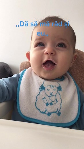 Bogdan mănâncă iaurt grecesc cu zmeură și reacțiile amuzante ale mamei