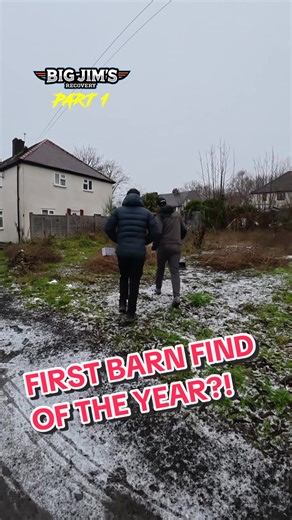 First barn find of the year?! My mate got in touch and told us about this car that had been sat for years and years and wanted us to remove it. Check where the garage is as well 🤣 But as you know… if anyone can, Jim McCann 😎 - #scrapcars #ukscrappers #barnfind #recovery #vehiclerecovery