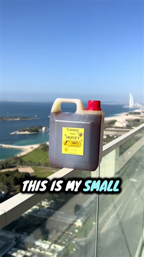 Most honey in stores is fake! Learn how to identify real honey. #honey #naturalhoney #healthtips