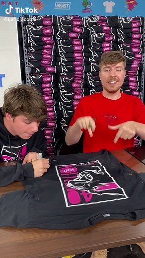 GO WATCH THE LIVE STREAM RIGHT NOW ON MR.BEAST ON YOUTUBE! #fyp #foryoupage #foryou @mrbeast