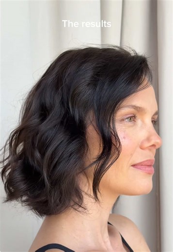The formula vs. the results. 🤩✨ The secret to that tone? We use a multi-tonal formula, unlike average box color that can look flat. We make it so easy to get gorgeous, dimensional results right from your own bathroom. 💇‍♀️ #MadisonReed #MadisonReedColor #RadiantHairColor