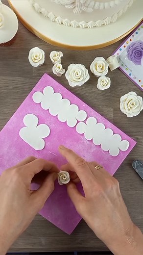 Easy sugar roses 🌹 Roses are a classic cake decoration choice all year round – have a look at Lin’s quick video, showing you how to make simple sugar roses using the FMM Sugarcraft ‘Easiest Rose Ever’ cutter! Shop the cutter here - https://www.cakecraftworld.co.uk/fmm-the-easiest-rose-ever-cutter.html #SugarRoses #FondantRoses #RoseCupcakes | Cake Craft World - Official Site