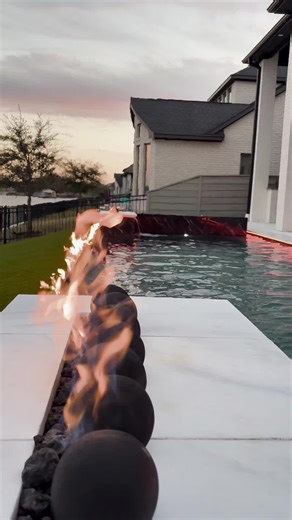 Not your average pool… and this is proof. 🔥💧 This clean, sleek, modern pool may look simple at first glance — but that massive linear fire feature stretching across the entire back wall changes everything. We don’t build basic. We build statements. If you’re ready for something different, something bold, something your neighbors definitely don’t have… let’s talk. 👊🔥 We design and build custom swimming pools in Houston and surrounding areas, and we also serve Dallas, Austin, and San Antonio, 
