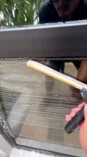 Crystal Windows 🫧 #fyp ##pressurewashing##satisfyingvideo#w#windowcleaning