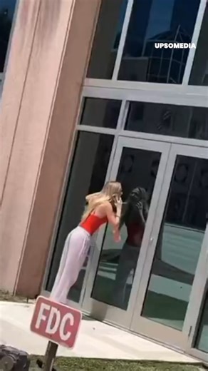 104K views · 389 reactions | Natalie Reynolds miała przed sobą obiecującą karierę jako influencerka. Zły „żart” wobec bezdomnej kobiety doprowadził ją do ruiny”. | Pozytywny | Facebook