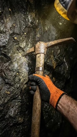 Massive Gold Vein in Cave POV ASMR #asmr #satisfying #gold #pov #mining