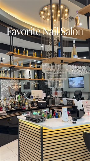 San Diego - Dallas Foodie on Instagram: "@modishnaildallas best drinks and best nails, I’d say so 💅🏼 The perfect spot for a girls nail day after work or on the weekend. This beautiful salon is located in Uptown Dallas featuring an open space, bar with several drink selections & highly trained techs. I got their new Valentines cocktail, it has a gin base. I’m typically not a gin person but it was so smooth and tasted SOOO good. Bar quality drink. @johnnymynailguy did an outstanding job keeping 